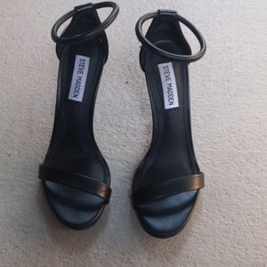 Steve Madden black heels with hoop lace